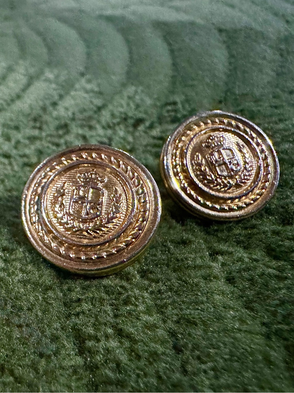 Liz Claiborne Earrings Gold Crest Studs